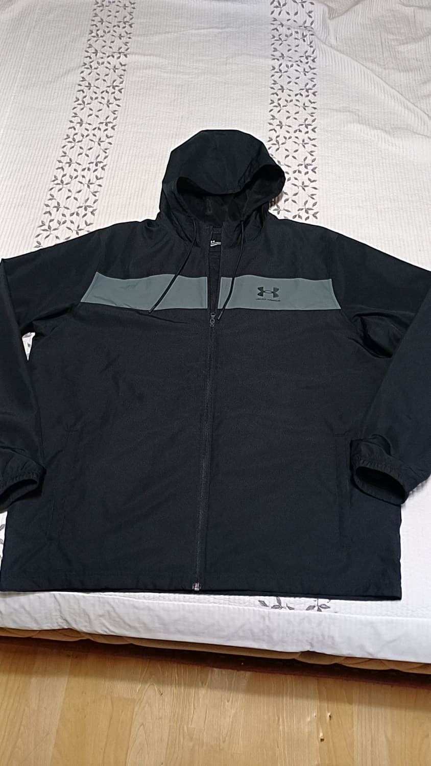 언더아머 얇은바람막이 빅사이즈120 가슴70 기장79 상품이미지1