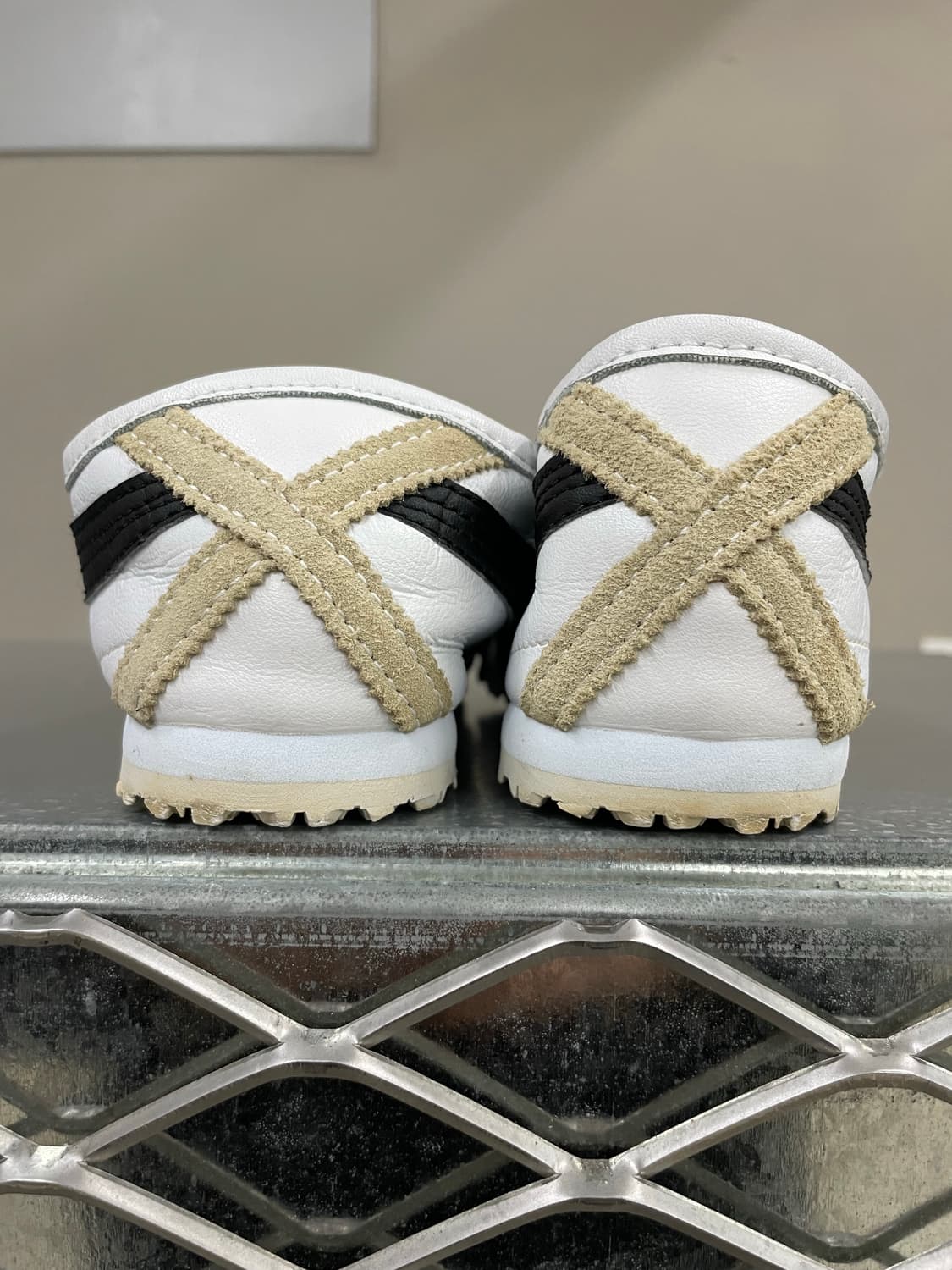 오니츠카 타이거 멕시코66 화이트 블랙 235 상품이미지3