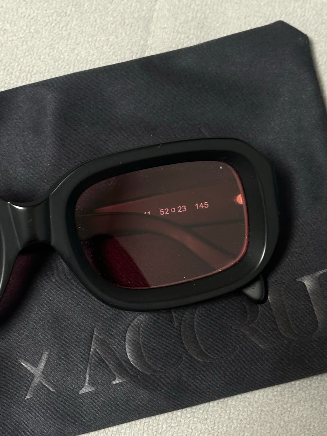 일레스테바 바이닐 선글라스 (기리보이 착용) 상품이미지3