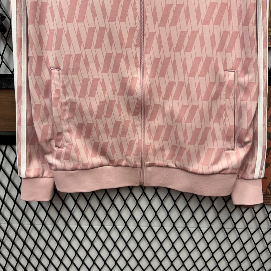 21F/W 널디 DNA 모노그램 트랙자켓 전면 로고 포인트 핑크 상품이미지4