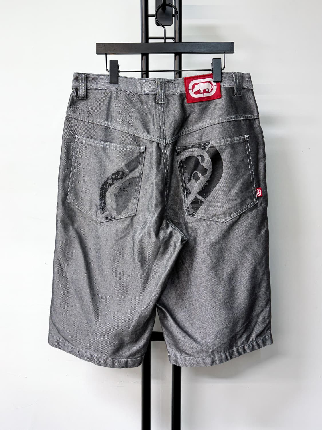 에코 메탈릭 실버 버뮤다 쇼츠 상품이미지1