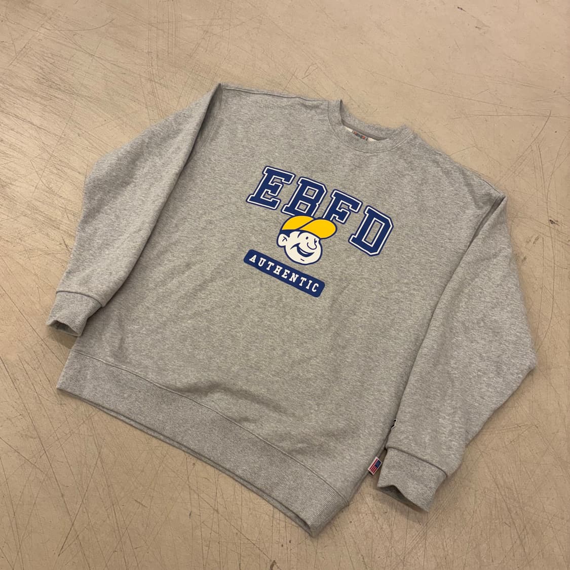 이벳필드 빅로고 그레이 맨투맨 상품이미지1