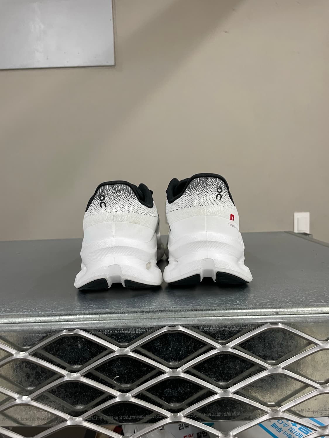 온러닝 클라우드틸트 블랙 아이보리 230 (gr-3987) 상품이미지3