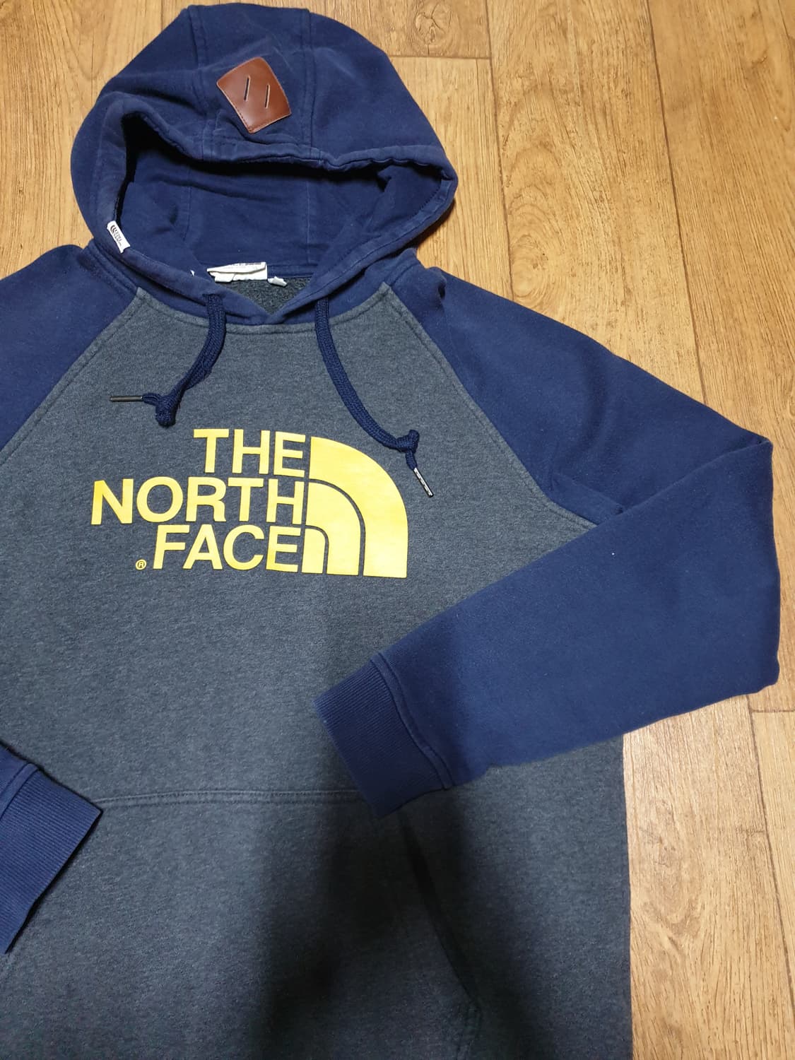 1063 노스페이스 후드티 105 사이즈입니다 상품이미지3