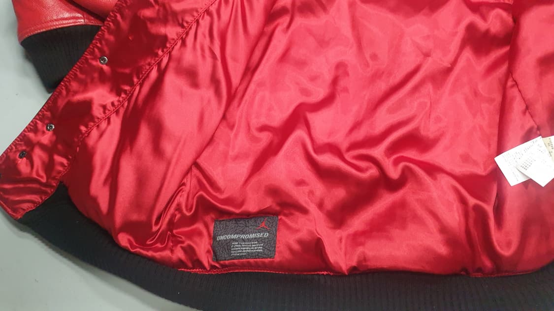 조던  카우 레더 바시티 자켓 M 블랙/레드 상품이미지7