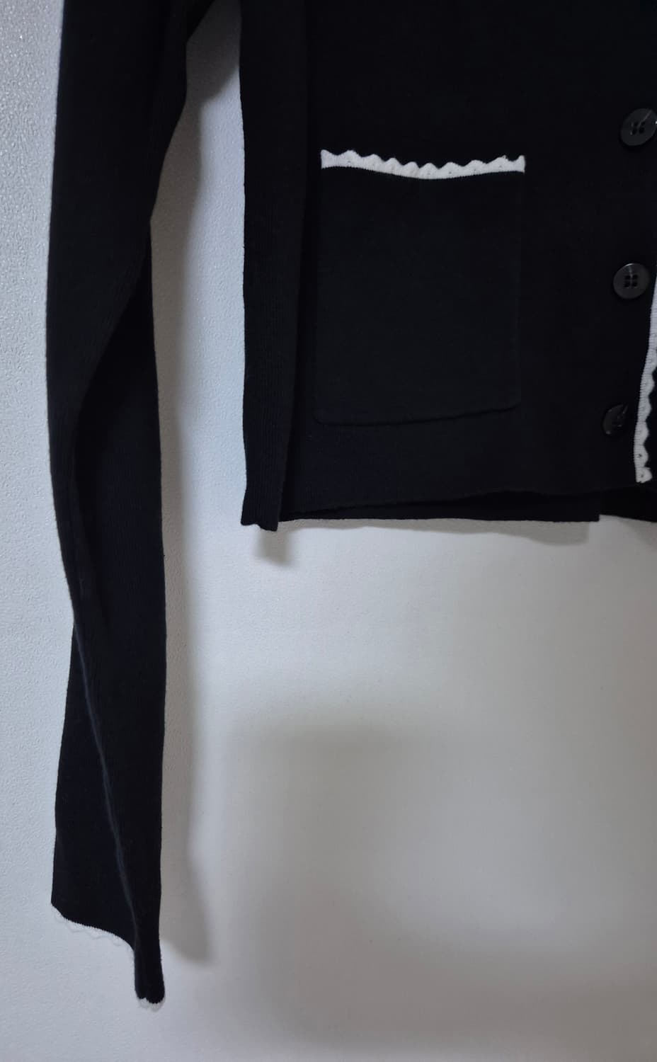 바시카 프릴 패턴 가디건 블랙 상품이미지3