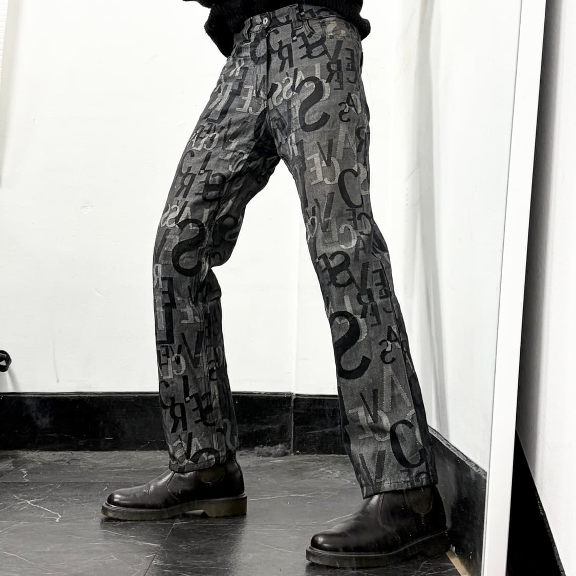 베르사체 클래식 멀티로고 데님 팬츠 상품이미지2