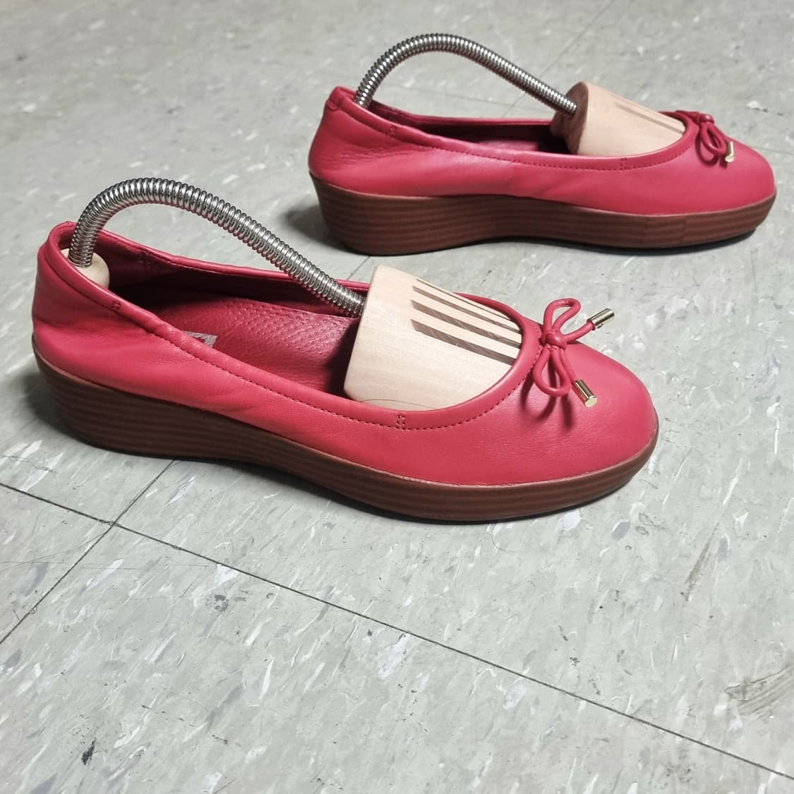 핏플랍 슈퍼컴포트 소가죽 슈즈 단화 다홍 (240/EU37) 상태좋음 상품이미지4