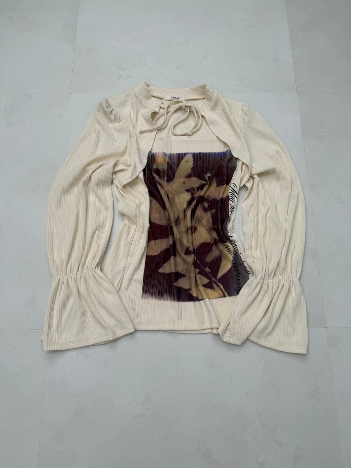 레이어드 리본 그래픽 탑  상품이미지3