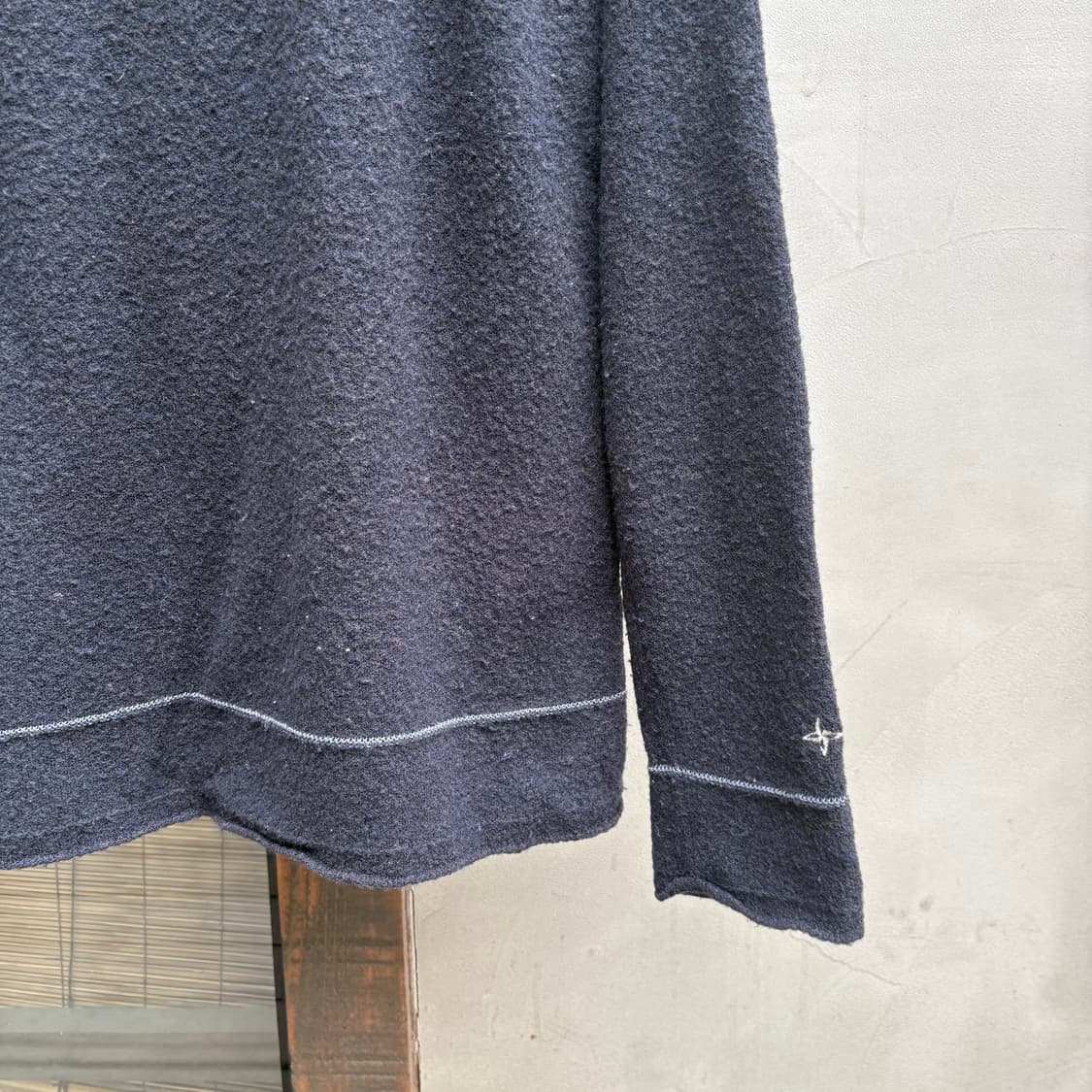 스톤아일랜드 로우컷 헤어리 자수 스웨터 상품이미지7