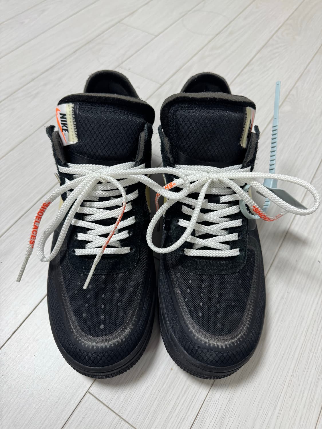 오프화이트 에어포스 275팝니다. 상품이미지1