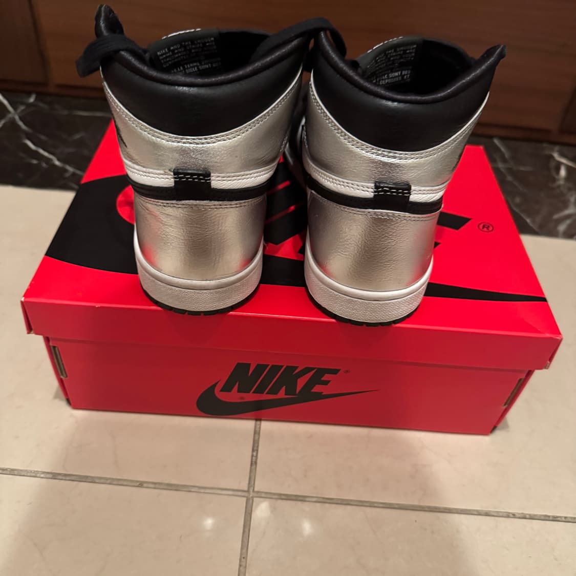 Air Jordan 1 Retro High OG 실버 230 상품이미지5