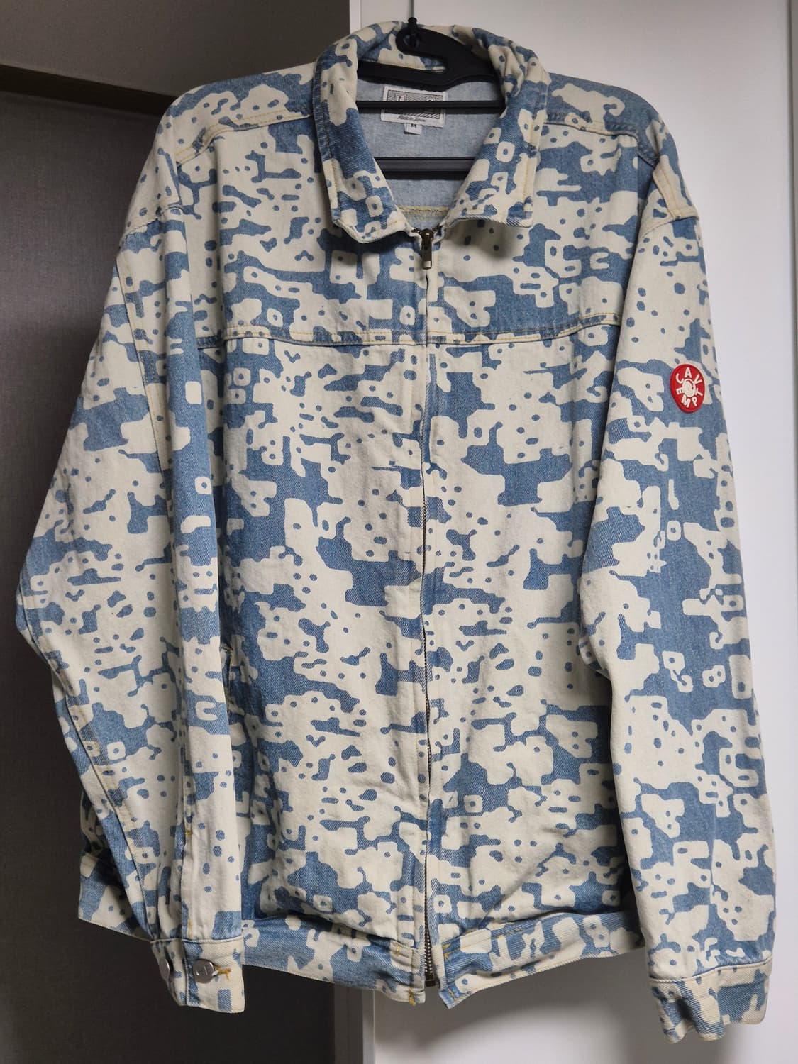 카브엠트 노이즈 프린팅 데님 자켓 상품이미지2