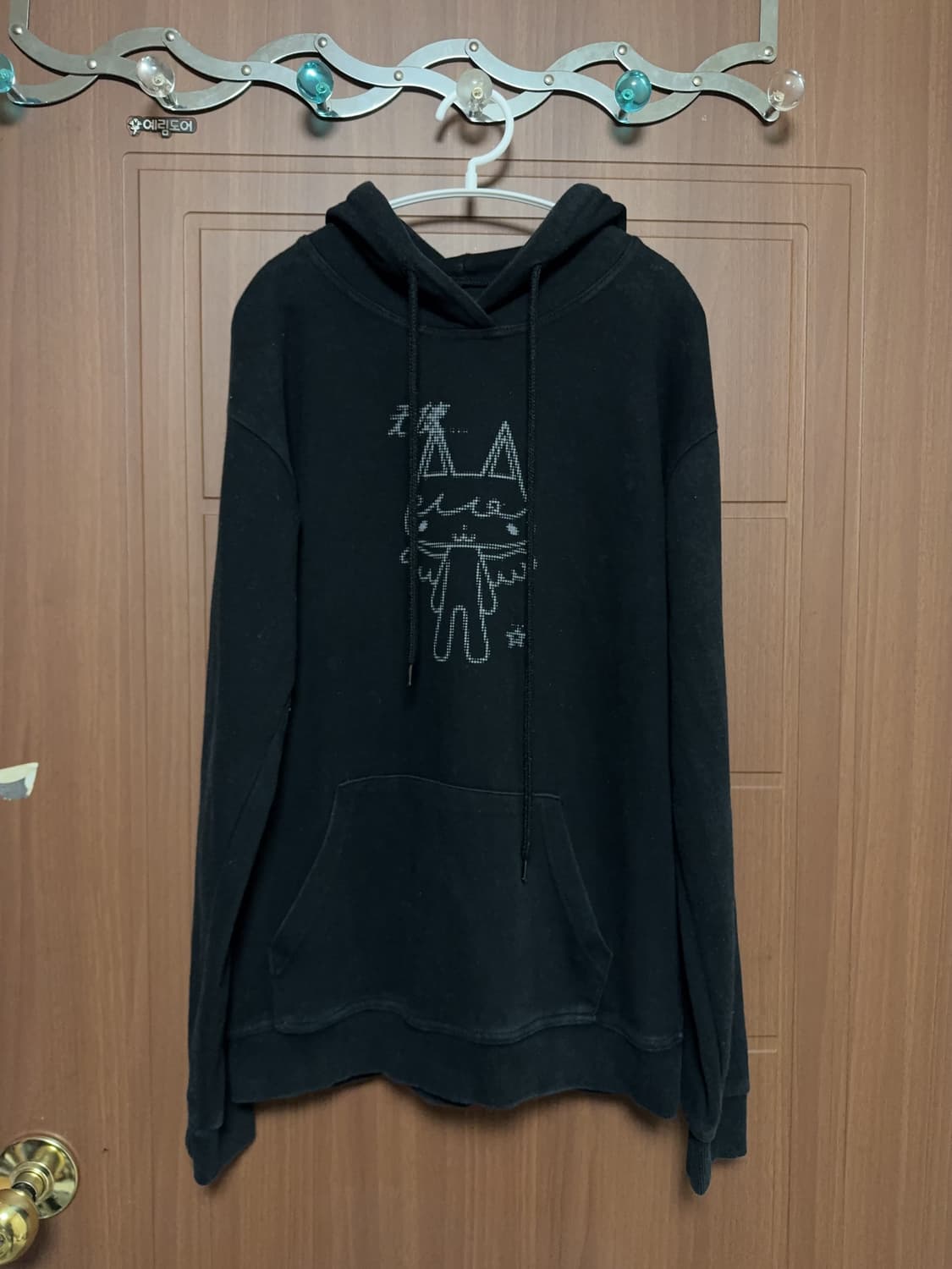 서브컬쳐 마플샵 만장님 블랙 천사냥 프린팅 후드티 상품이미지2