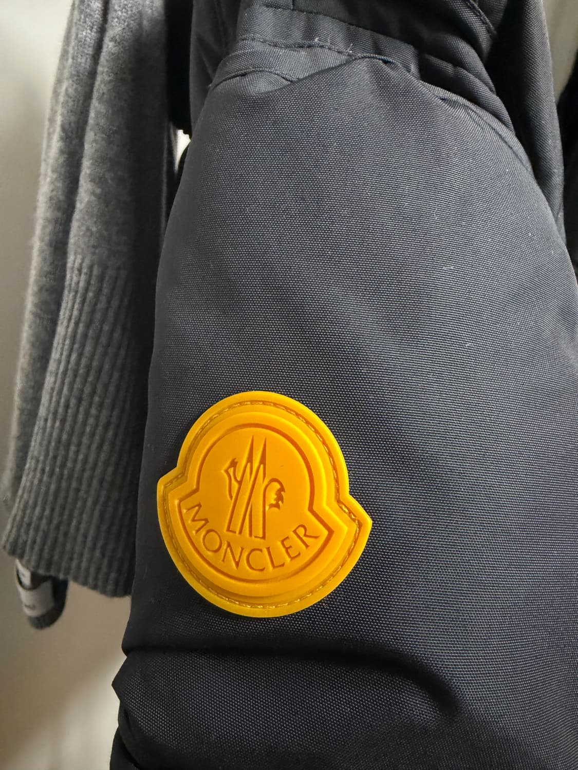 몽클레어 오프화이트 패딩 3사이즈 상품이미지3