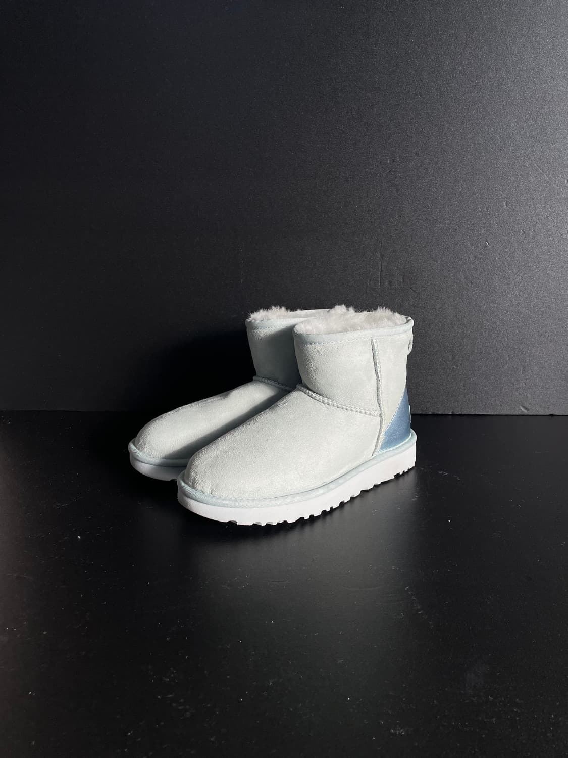 [220] UGG  U.S.A 어그 클래식 미니 메탈릭아이스버그 부츠 상품이미지1