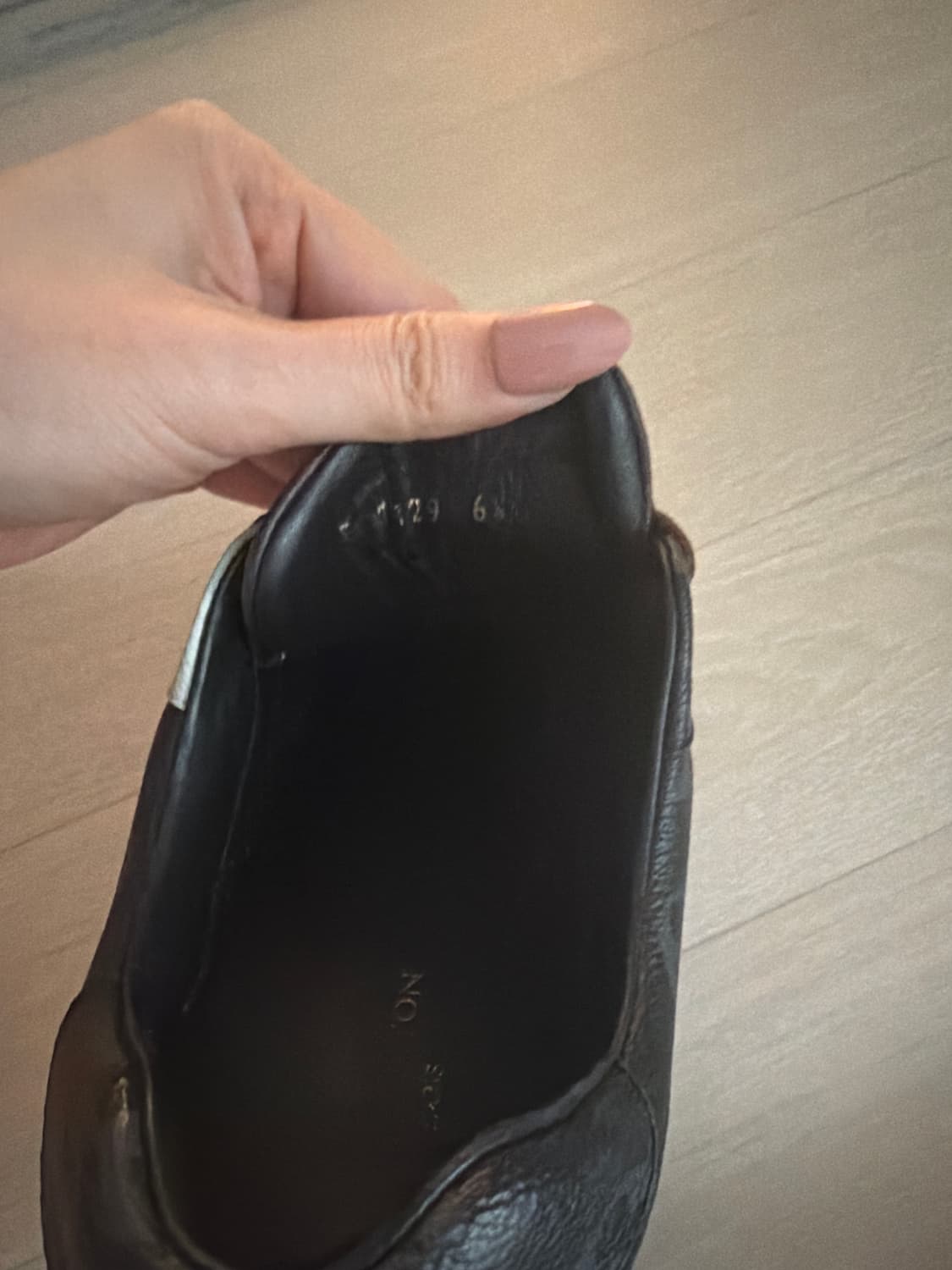 루이비통 모노그램 런어웨이 스니커즈 6.5  상품이미지4