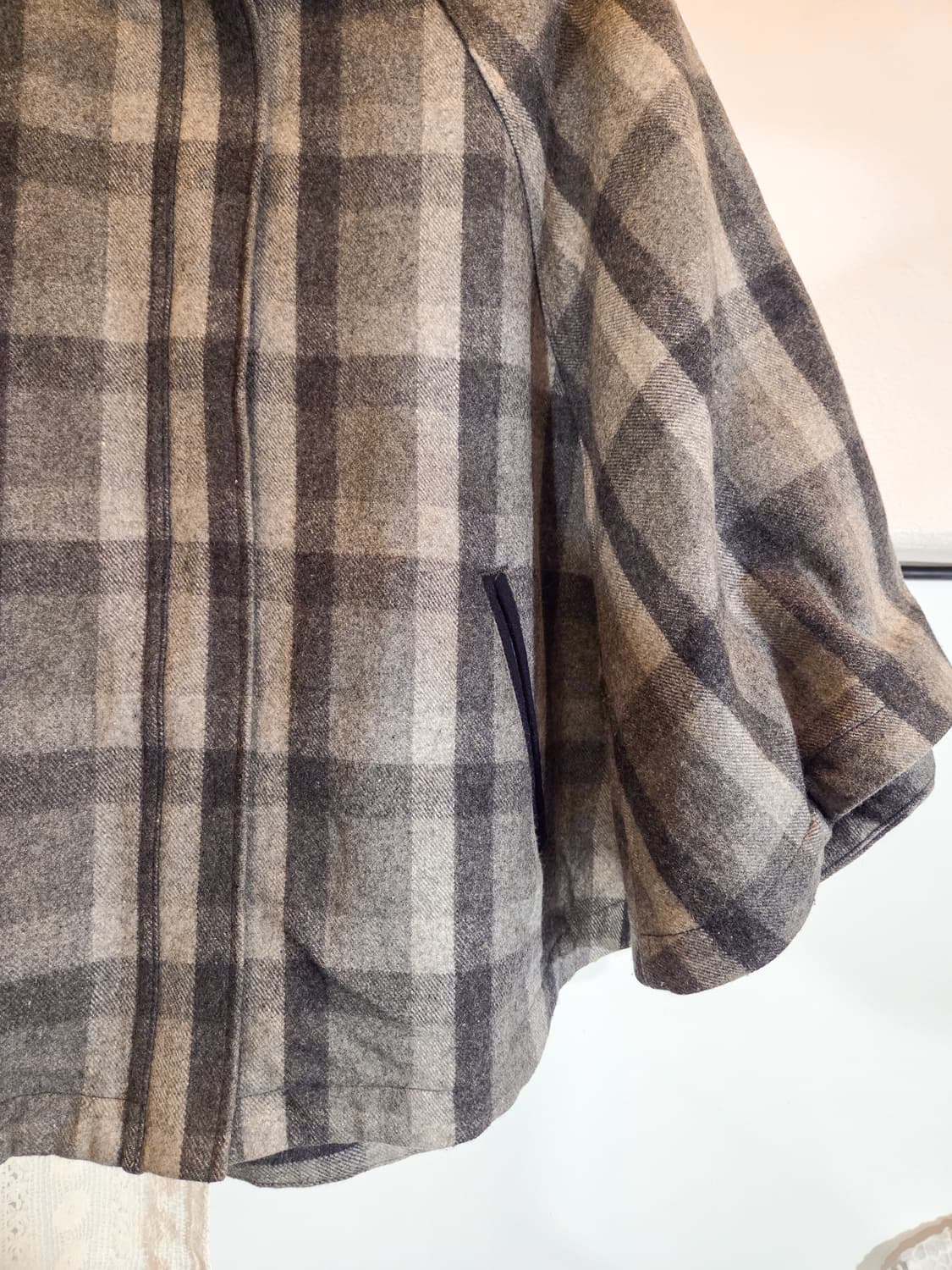 그레이 체크 케이프 울 코트 상품이미지3