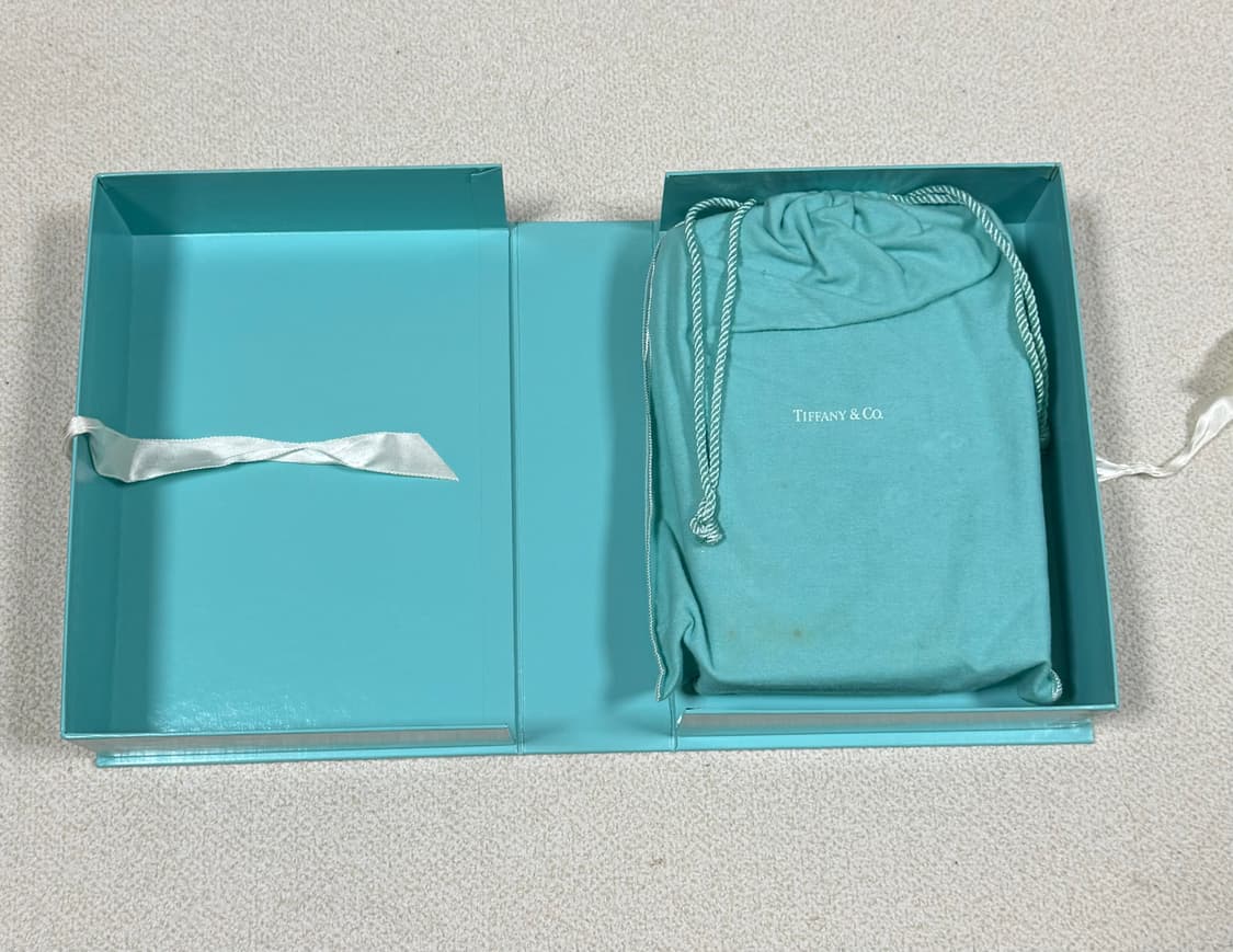 Visionaries 38: Love (Tiffany & Co. 협업) 상품이미지2