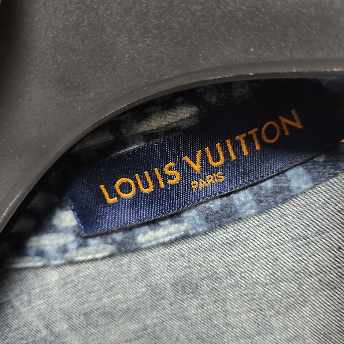 루이비통 니고 셔츠 자켓
사이즈 XL / 사용감 적음 상품이미지3