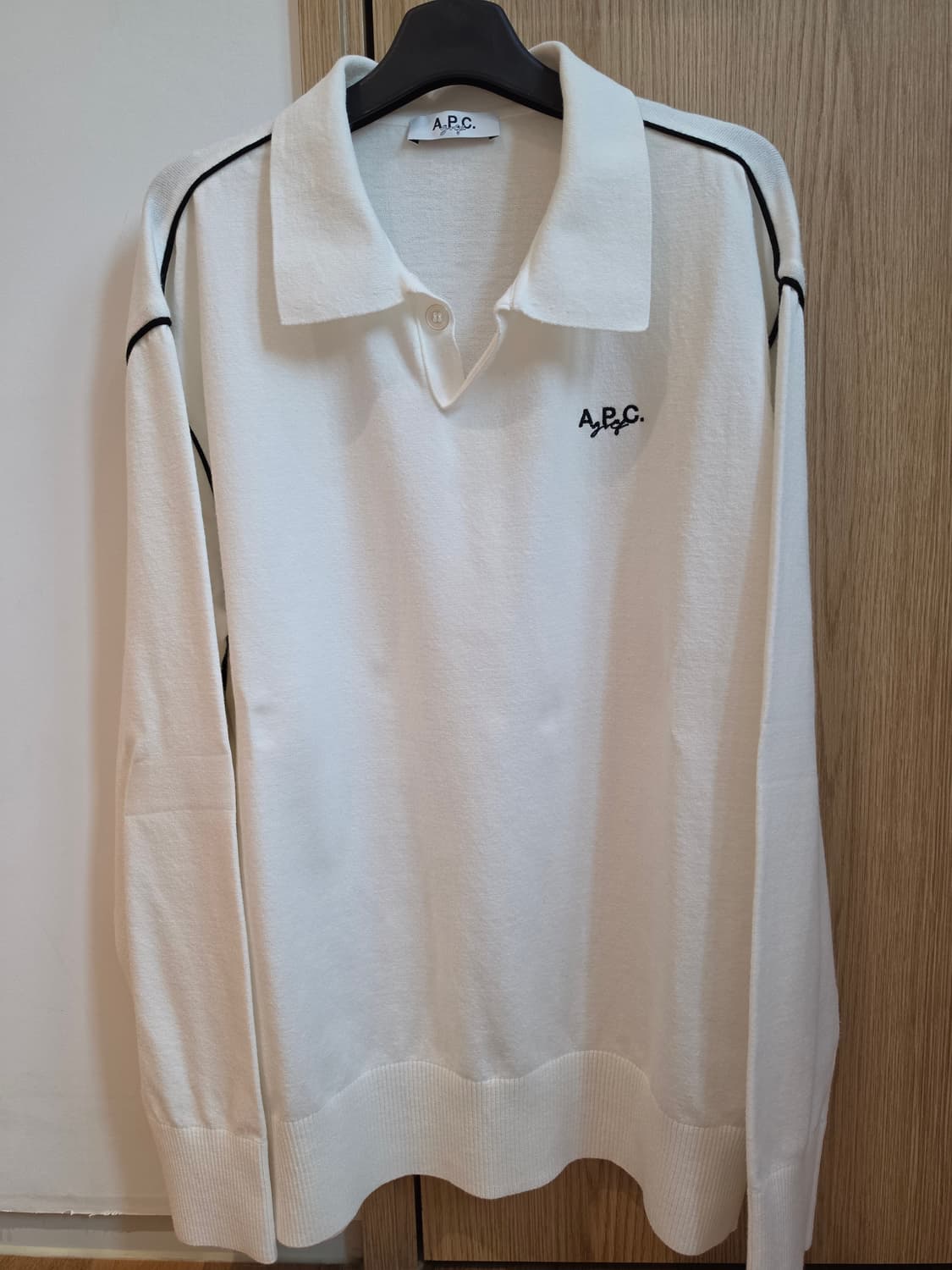 A.P.C. 골프 화이트 긴팔 니트 판매합니다! 상품이미지2