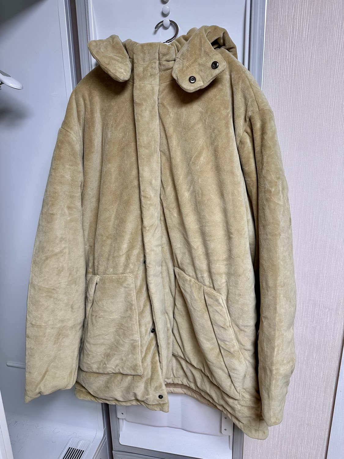 이지 시즌 4 벨벳 푸퍼 자켓 상품이미지1