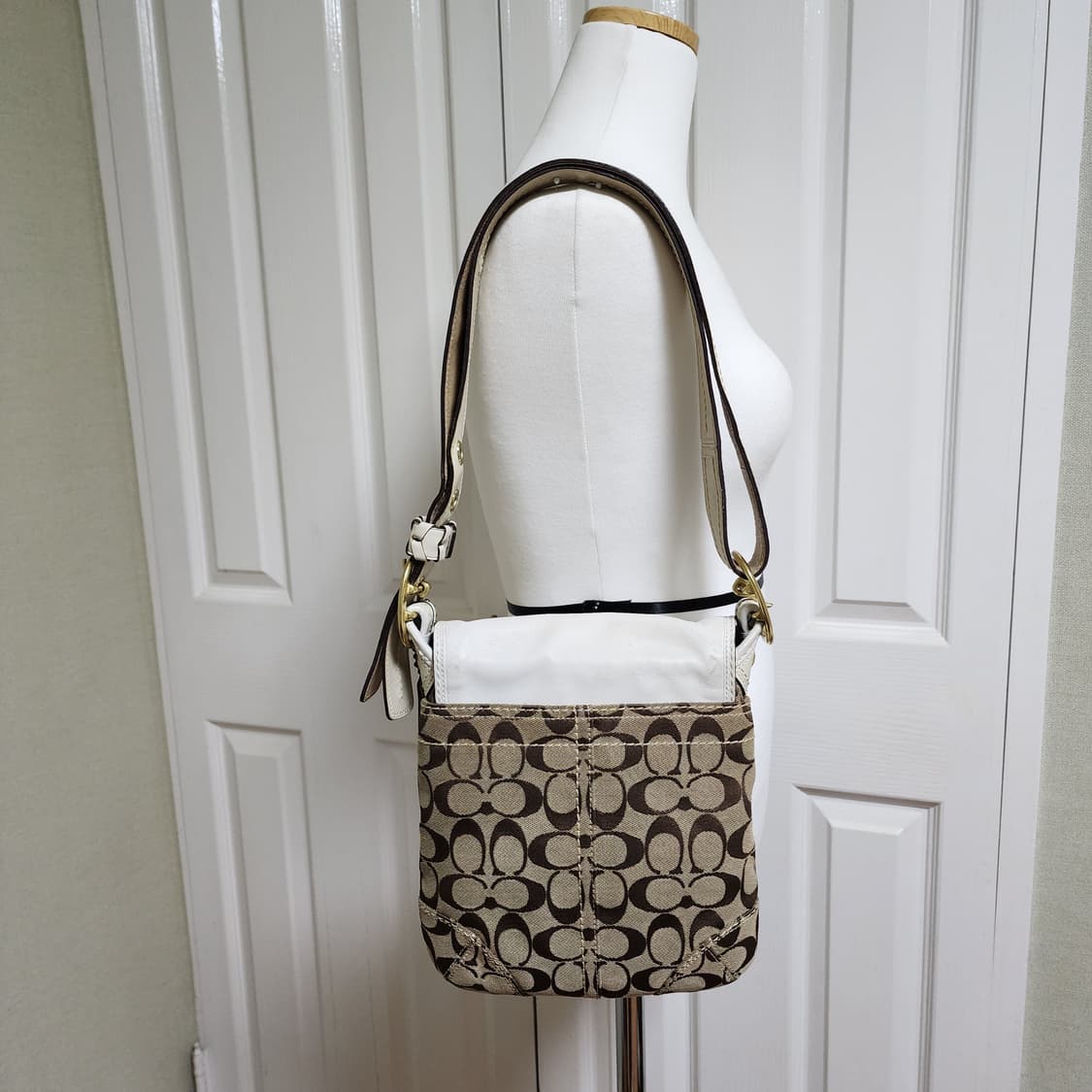 코치 블리커 레거시 숄더백 상품이미지3