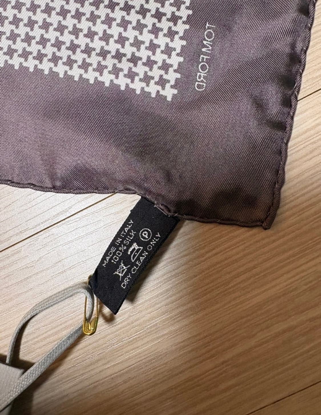 톰포드 실크 포켓스퀘어 상품이미지3