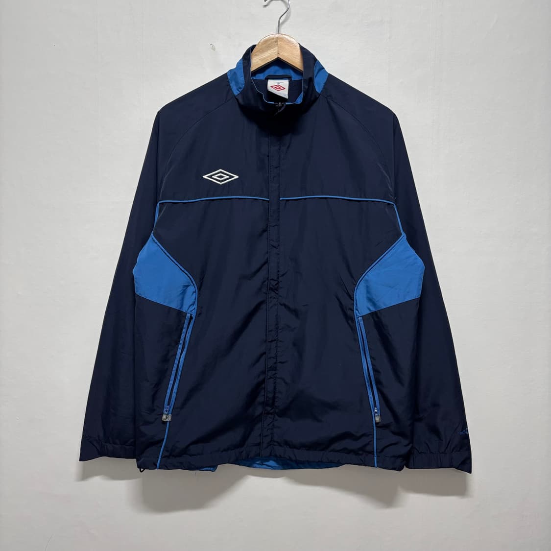 엄브로 네이비 배색 바람막이 상품이미지1
