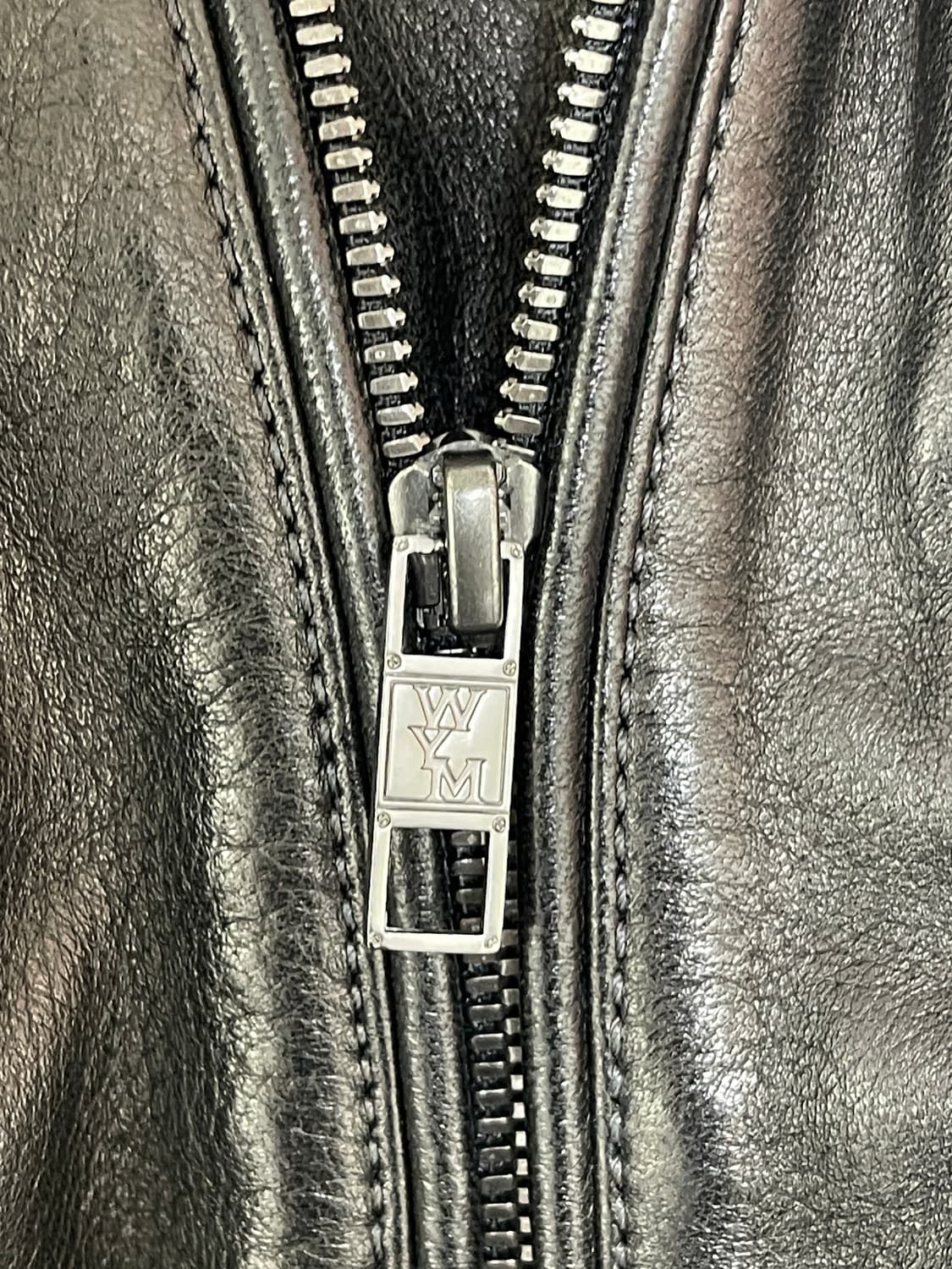 우영미 블랙 밴딩 가죽 재킷 24FW 50사이즈 상품이미지3