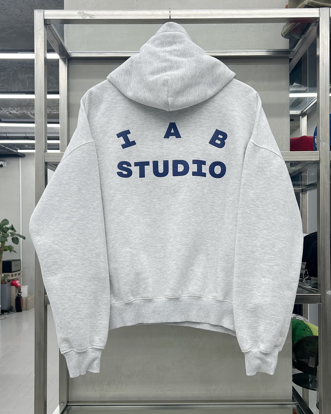 아이앱 스튜디오 베이직 빅로고 스웻 후드티 멜란지 상품이미지1