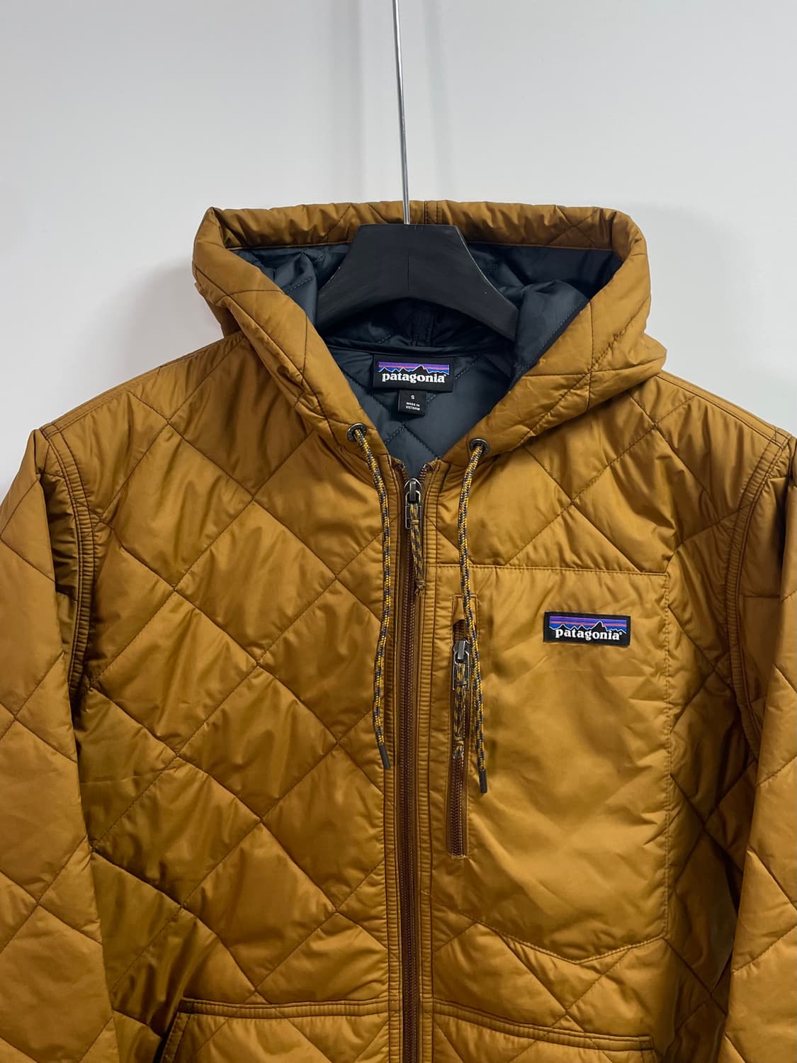 파타고니아 다이아몬드 퀼티드 봄버 후디 자켓 (on.18) 상품이미지2