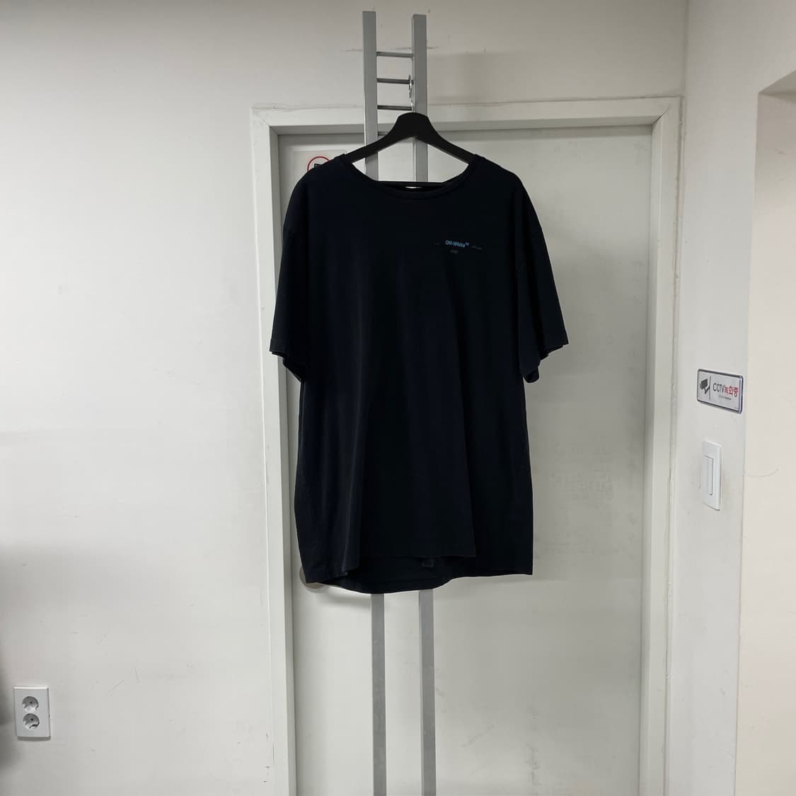 오프화이트 블랙 반팔 티셔츠 M 상품이미지4