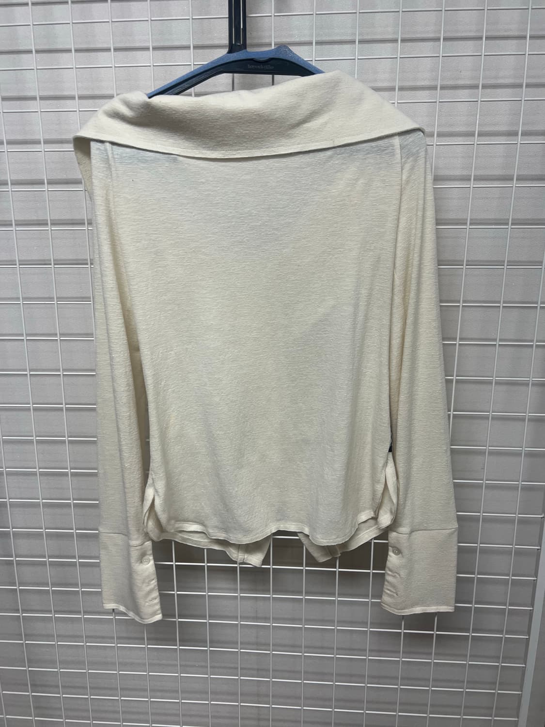 세릭 오프숄더 셔츠 / 크림 상품이미지3