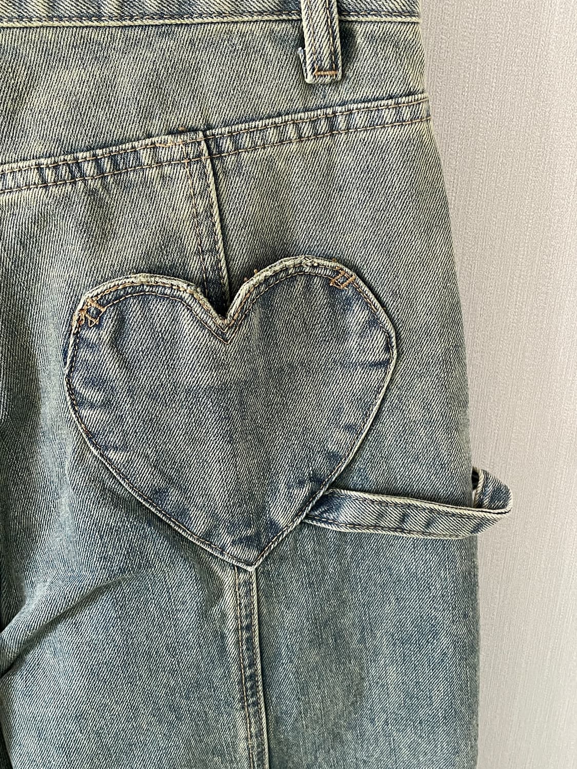 비터셀즈 하트 포켓 데미지 데님 - 빈티지 블루 상품이미지4