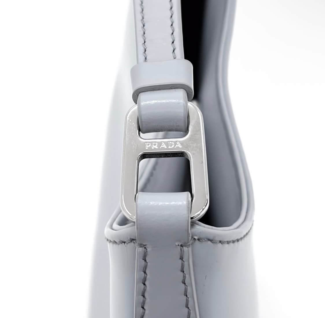 [OS] 프라다 여성 클레오 브러시드 가죽 레더 숄더백 그레이 상품이미지5
