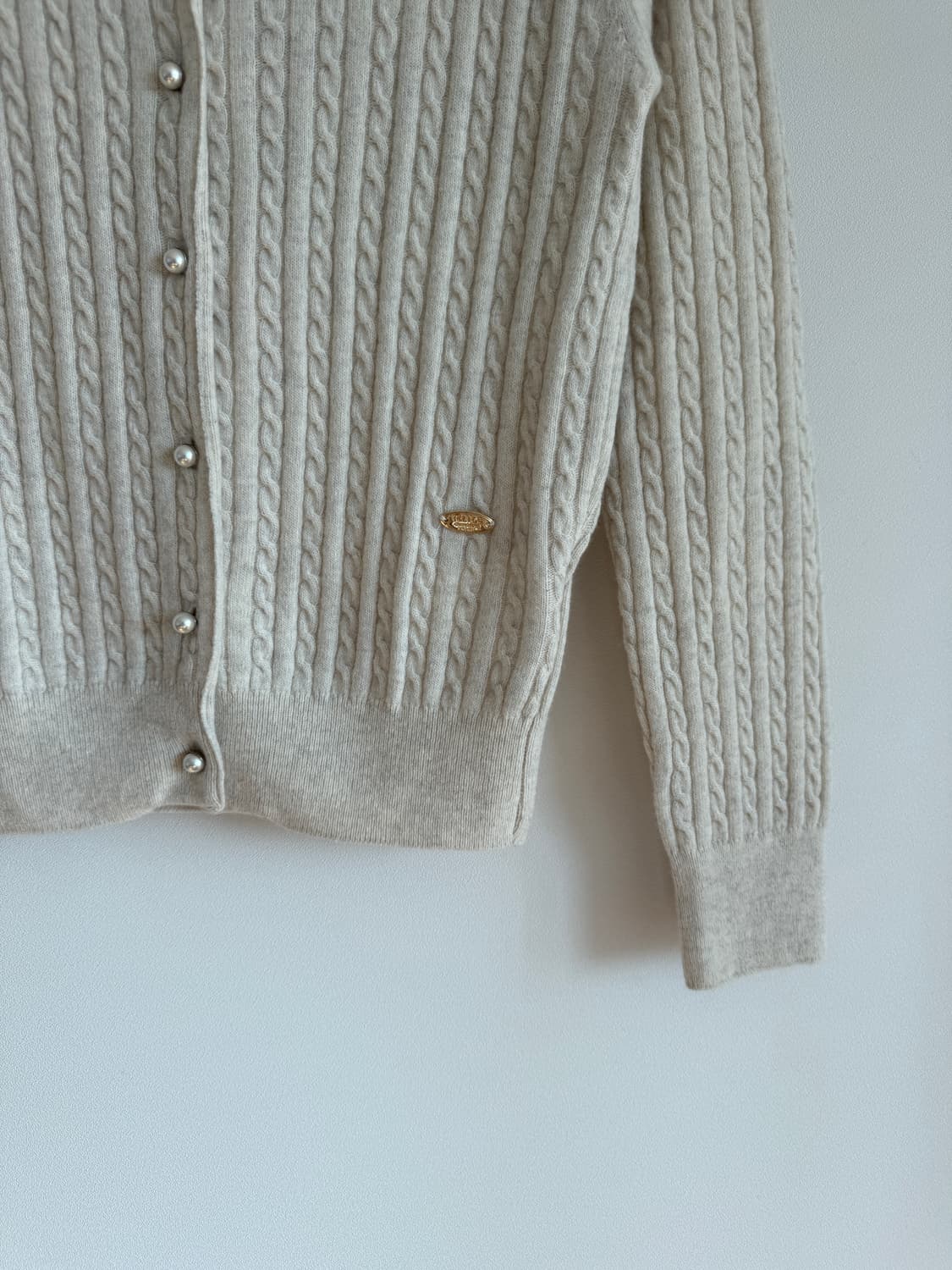 틸아이다이(TILLIDIE) 꽈베기 진주 가디건(캐시미어 블렌드) 상품이미지3