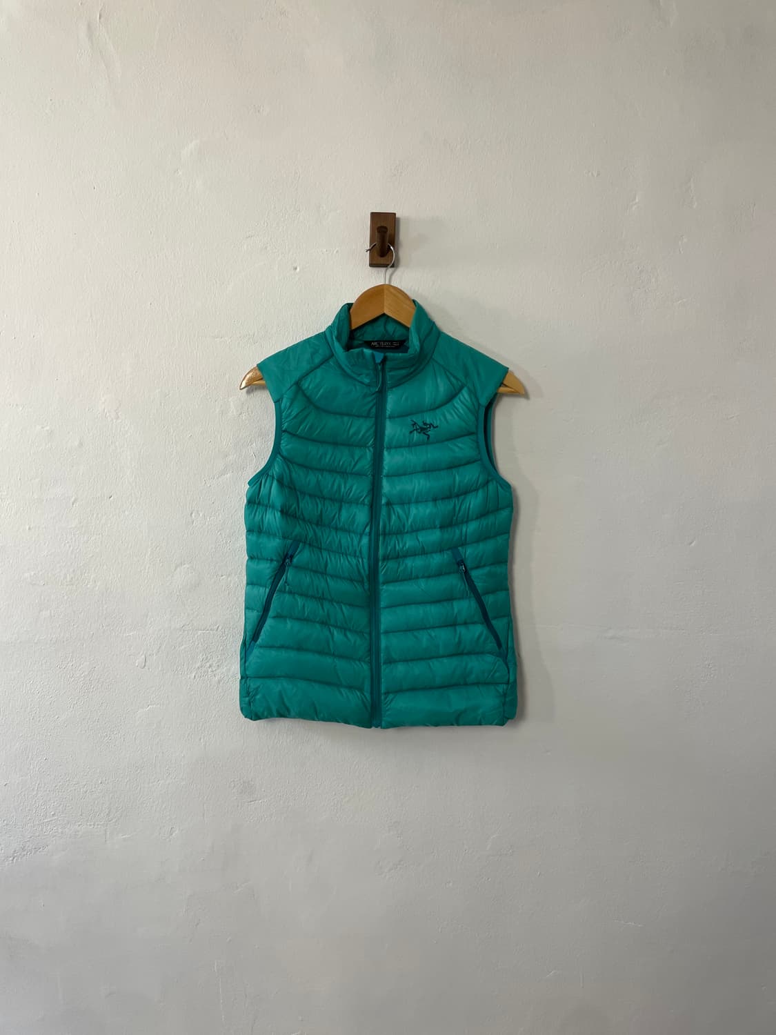 아크테릭스 패딩 베스트  상품이미지1