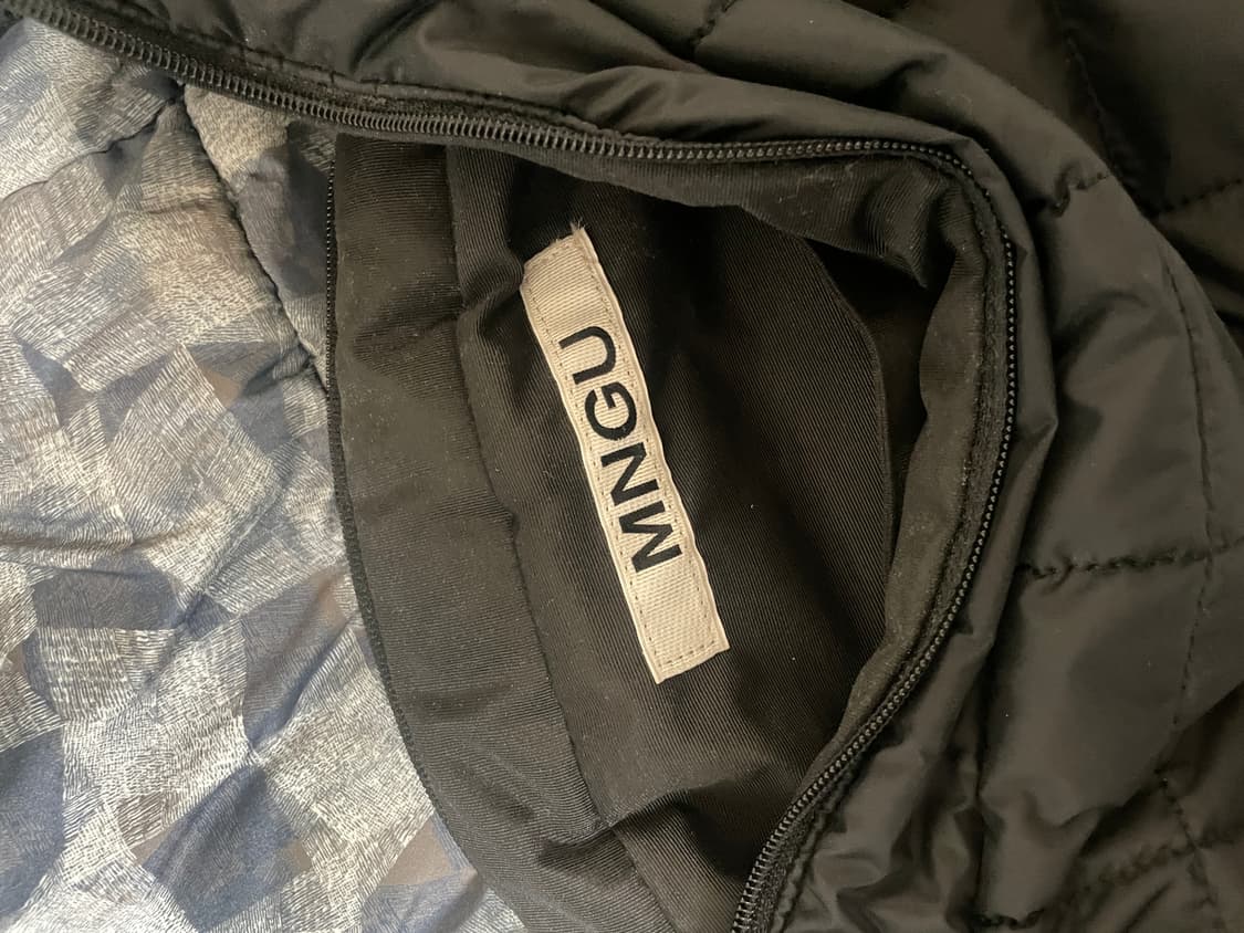 MNGU 패디드 크로스백 상품이미지2