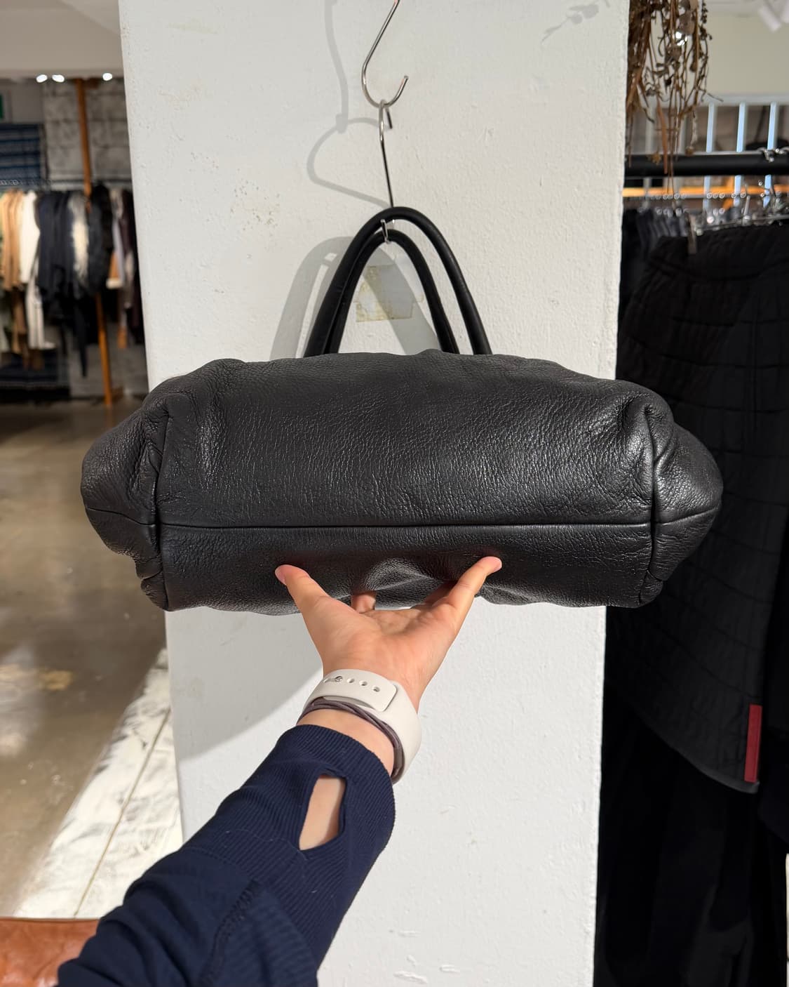 프라다 블랙 레더 숄더백 상품이미지7