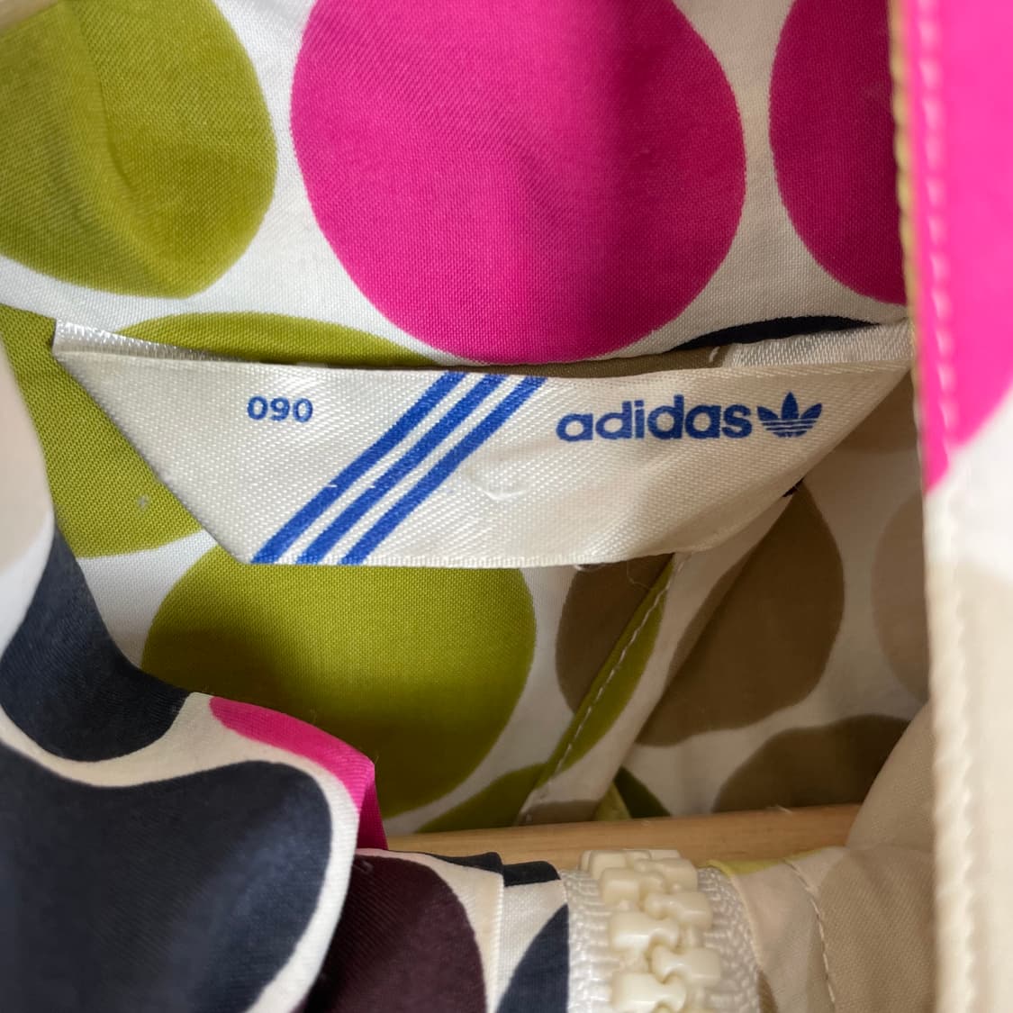 아디다스 배색 도트패턴 뒷트임 바람막이 상품이미지6