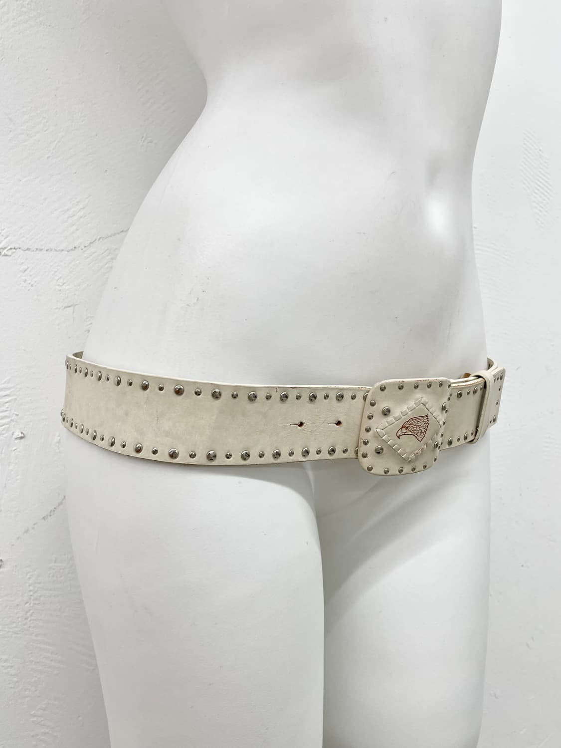 리얼레더 화이트 스터드 버클 벨트 상품이미지3