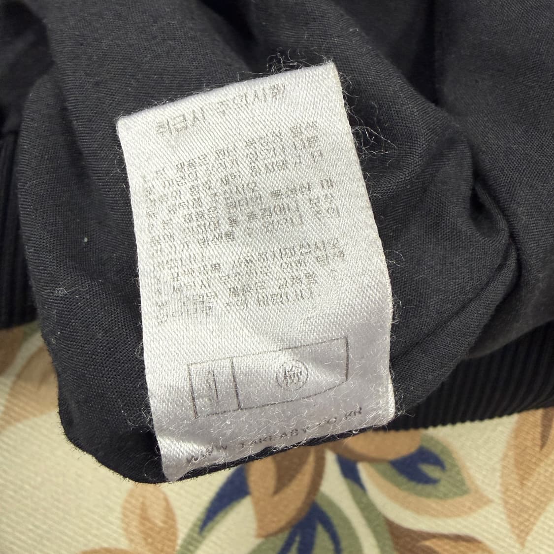 L사이즈 NBA 시카고 불스 스타디움 자켓입니다.  검정색 몸통에 흰색  상품이미지4