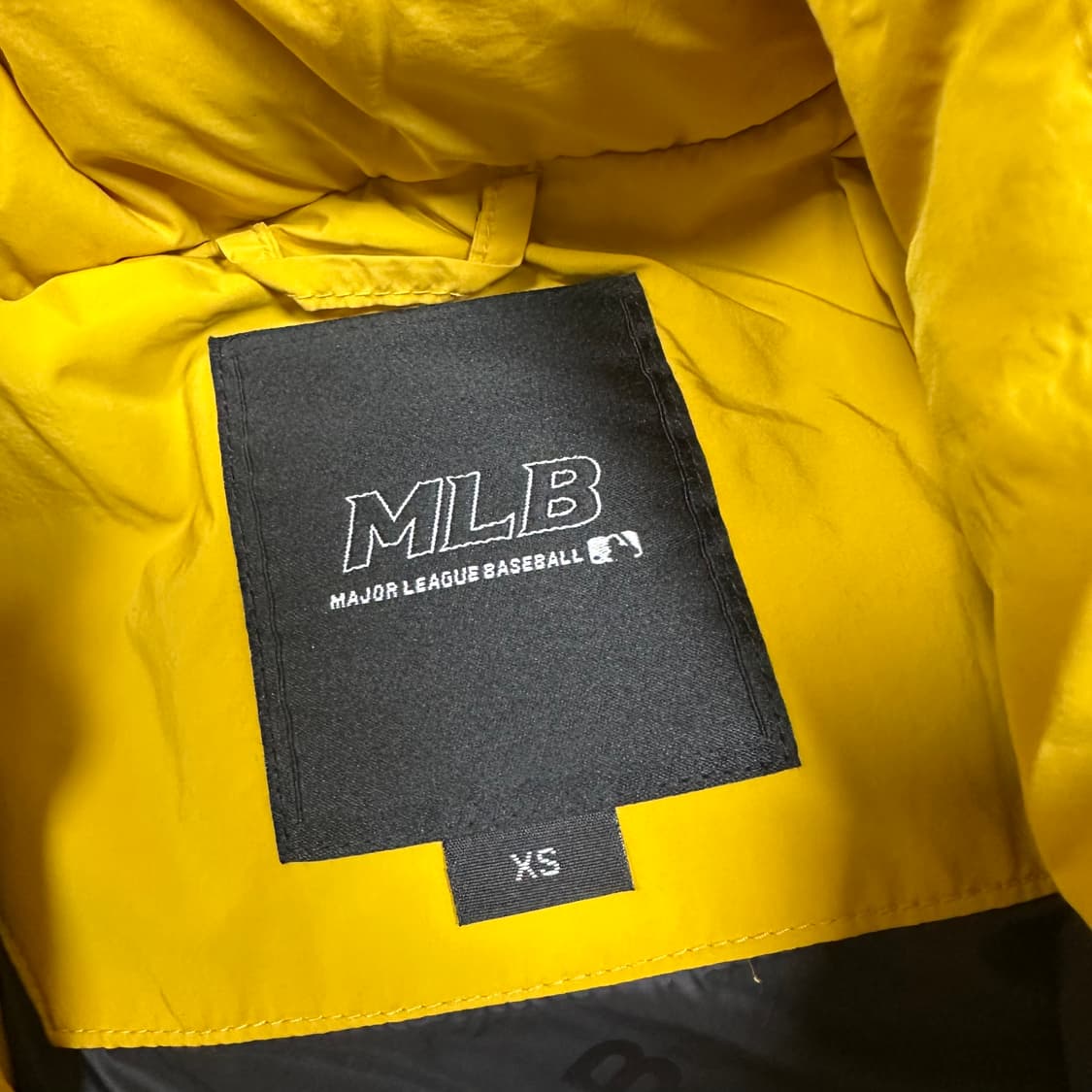 ✨ (바배) MLB 뉴욕양키즈 빅로고 옐로우 덕다운 패딩  상품이미지3