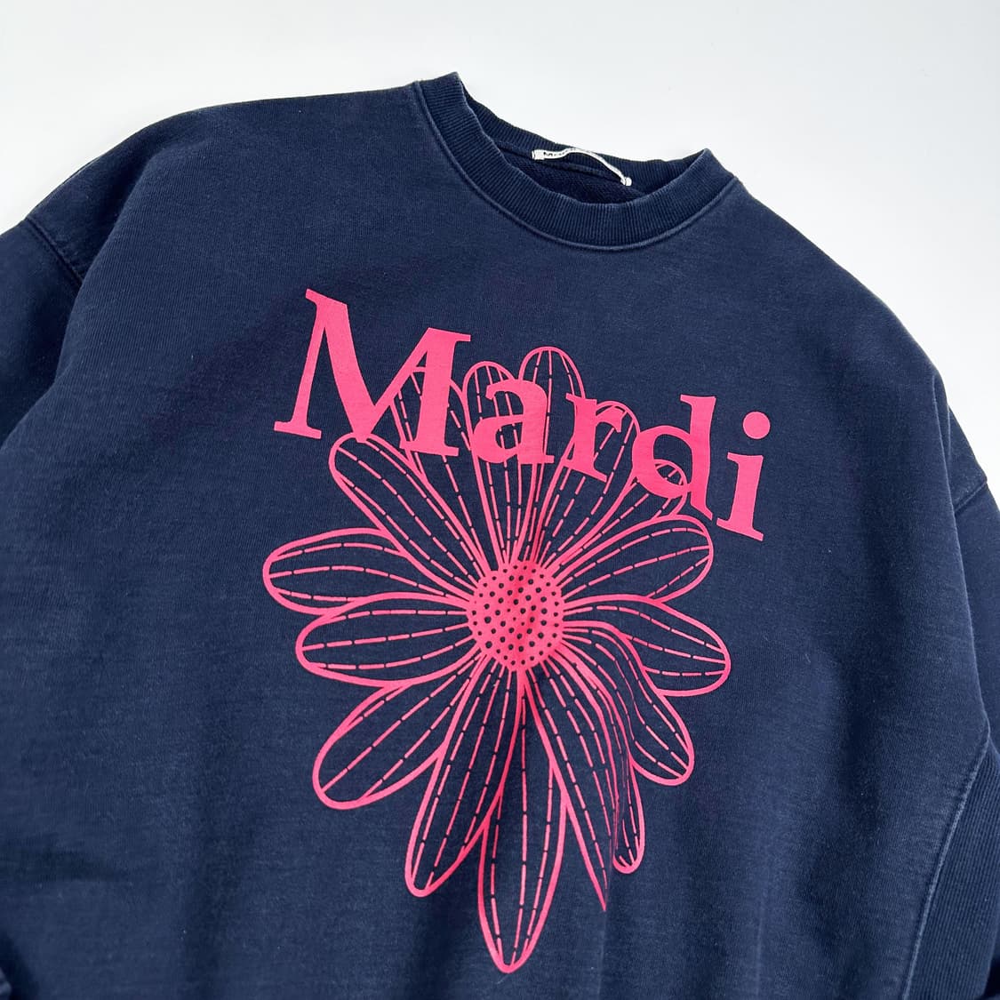 마르디 메크르디 플라워 네이비 맨투맨 (Free 여성추천) 상품이미지3