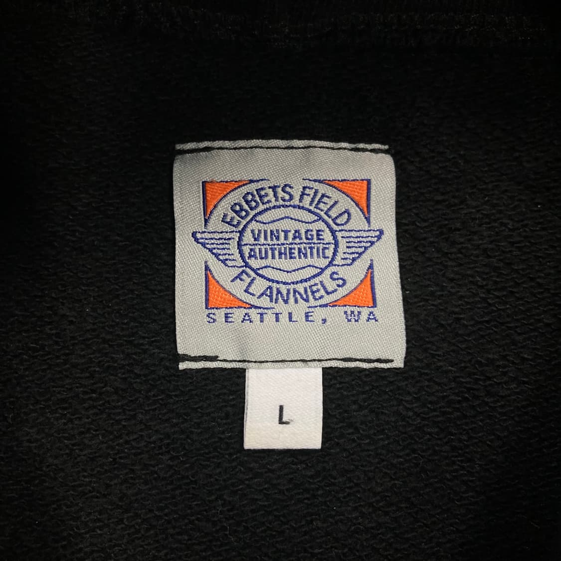 이벳필드 블랙 컬러 빅로고 후드티 상품이미지3