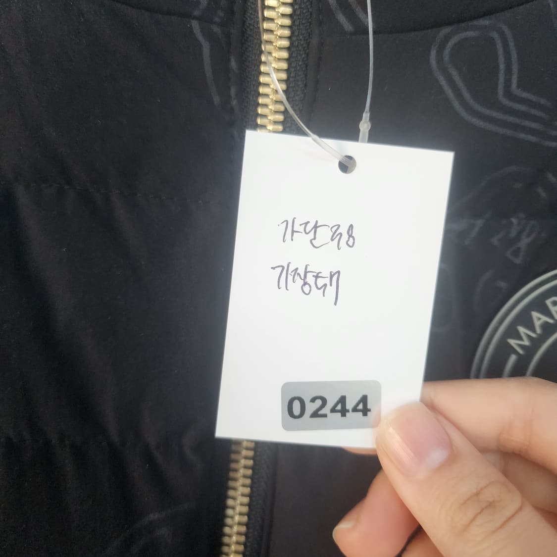 마크앤로나 블랙 패딩 조끼 상품이미지10