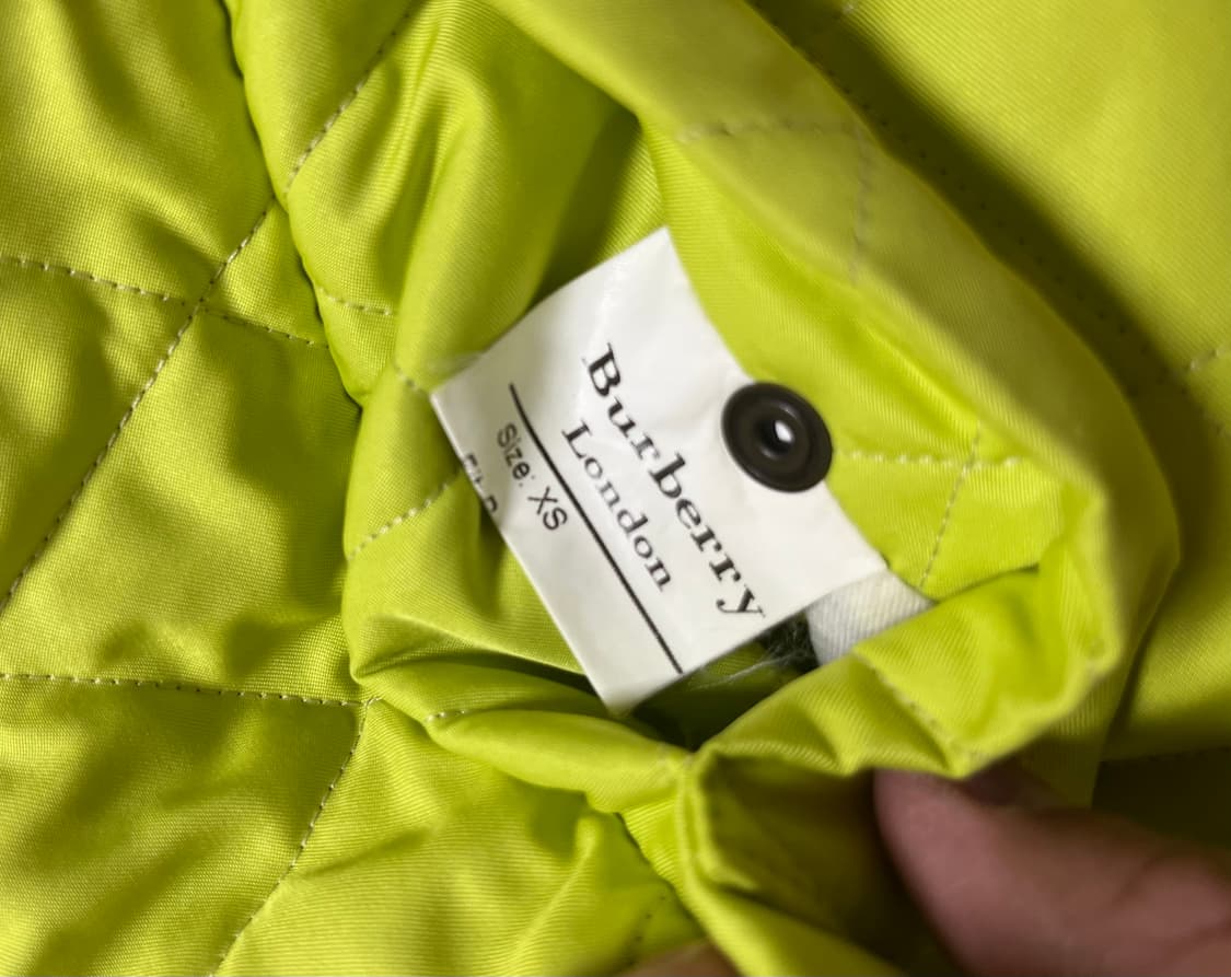 버버리 퀼팅 자켓 라임 XS 정품 상품이미지7