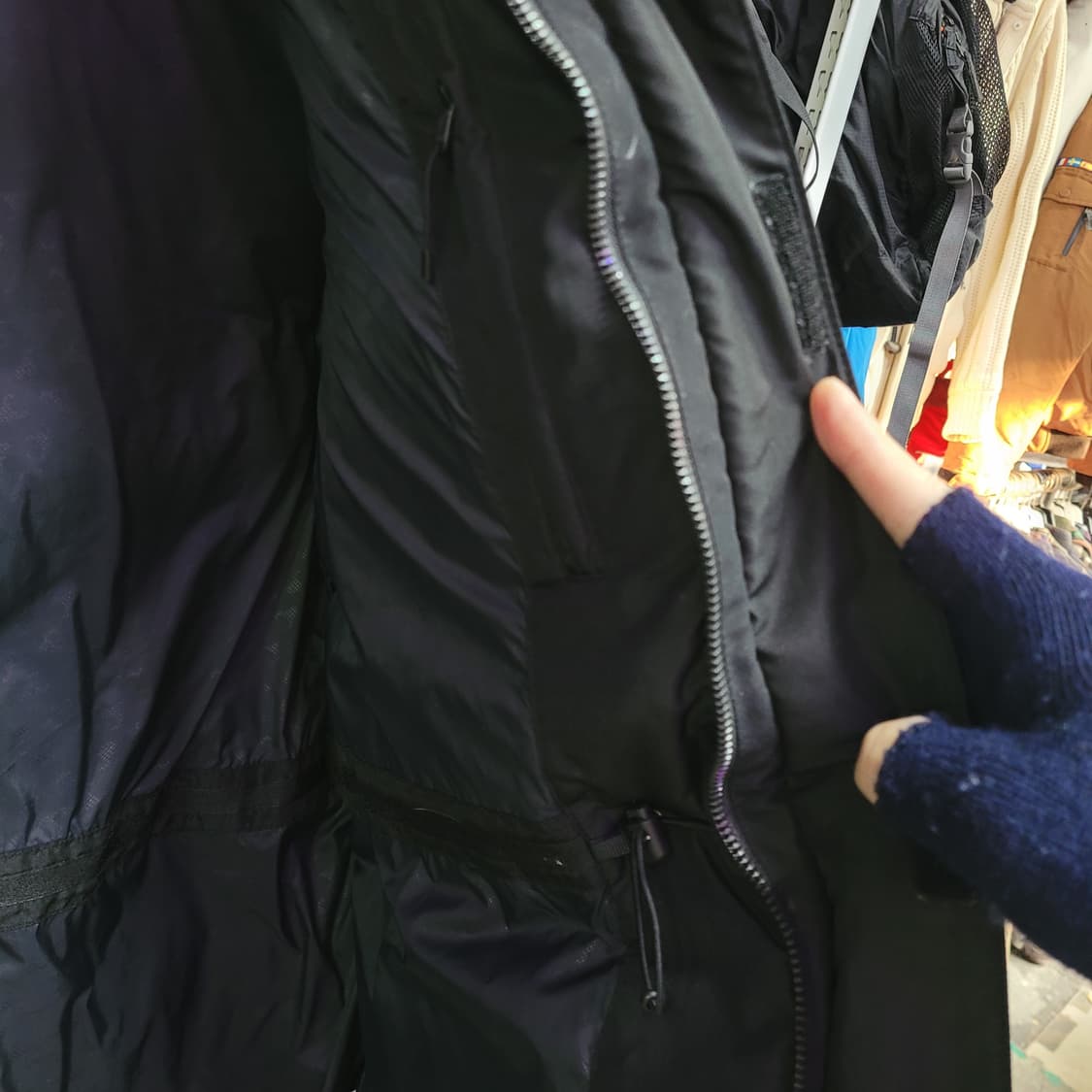 블랙야크 블랙 패딩 오리털 점퍼 (후드 분리형) 상품이미지4