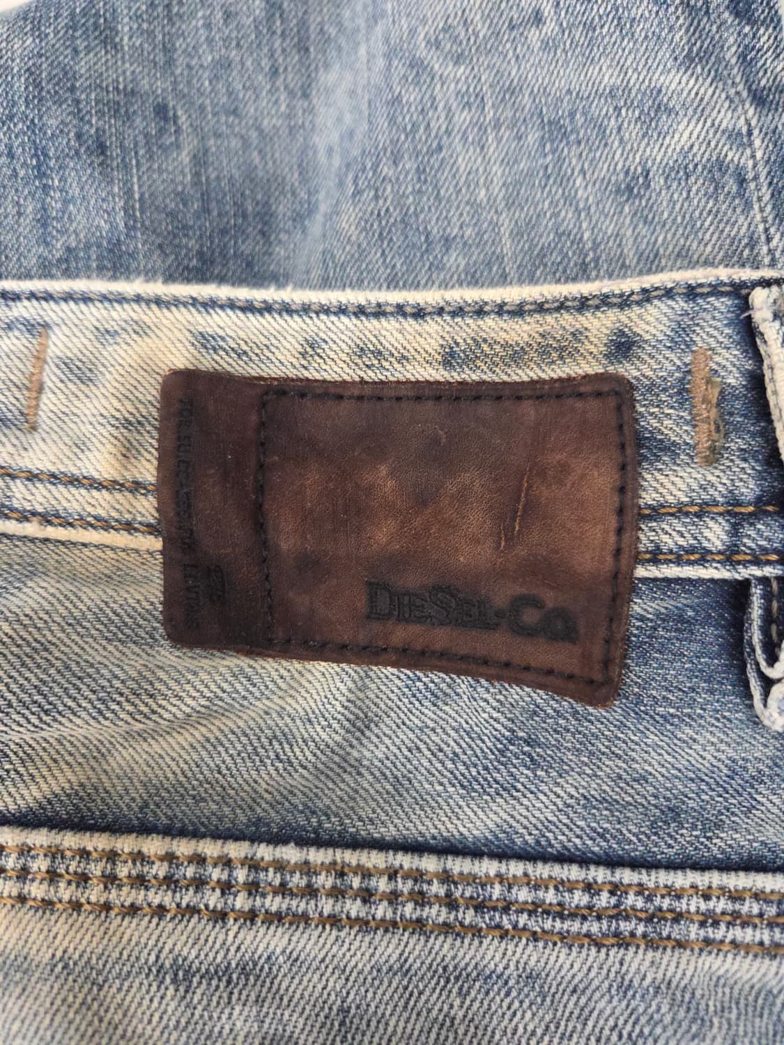 디젤 KROOLEY 레귤러 슬림 캐롯핏 데님 팬츠 상품이미지6